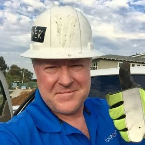 Image of a Gen819 Roofing and Solar worker. 
