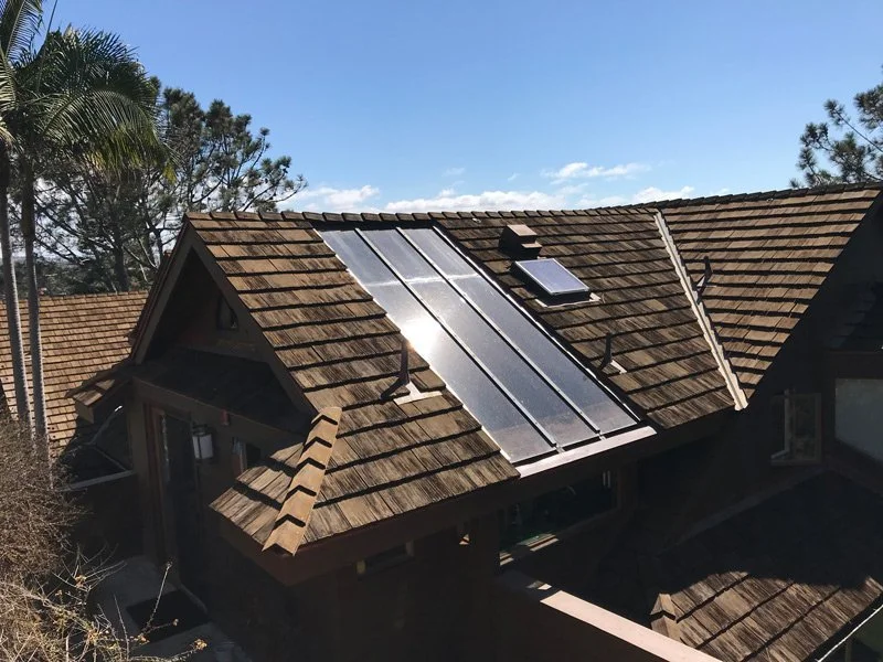A CEDUR synthetic roof on a house with large sun windows. 