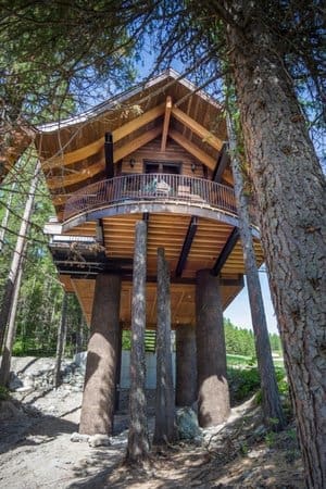 The outside of the Snow Bear Chalets 