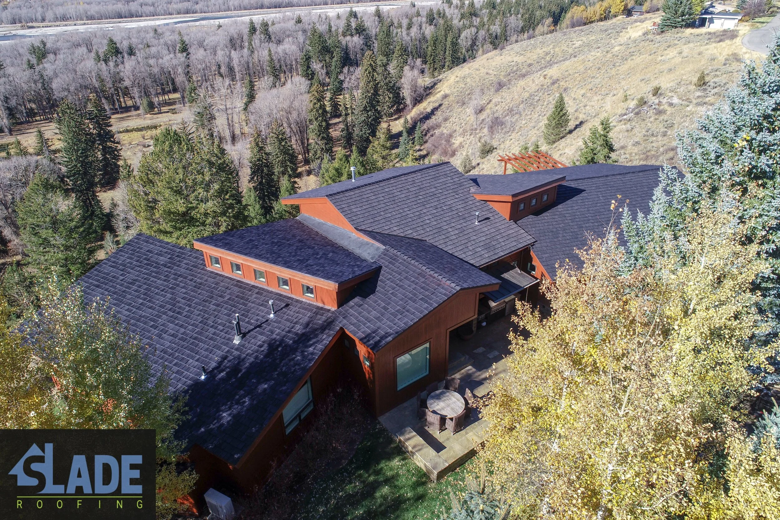 A building with a flat roof showcasing its modern design.