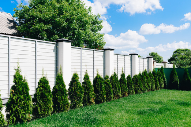 Fire resistant fencing material.