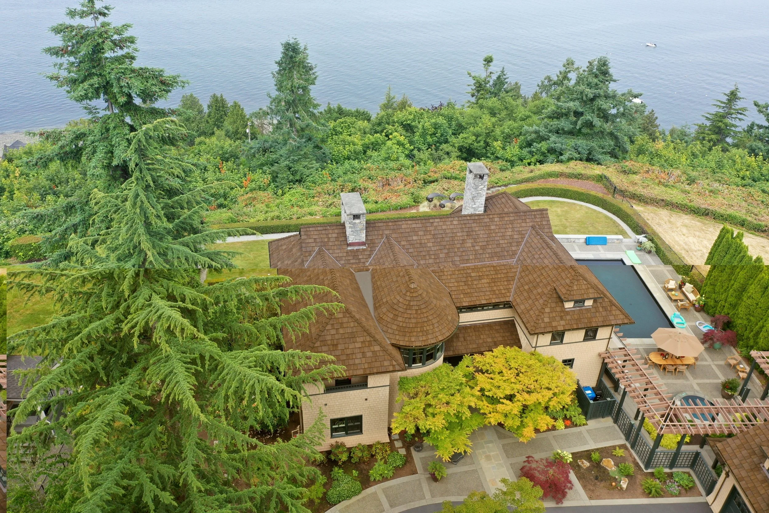 A featured image for “21 Best Roofing Companies in Bellevue, WA”. 