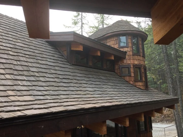 CEDUR shingles on a resdiental building in the mountains. 